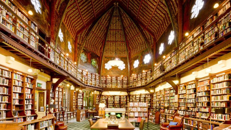 Oxford Union believes there is no moral difference between American and Russian foreign policy