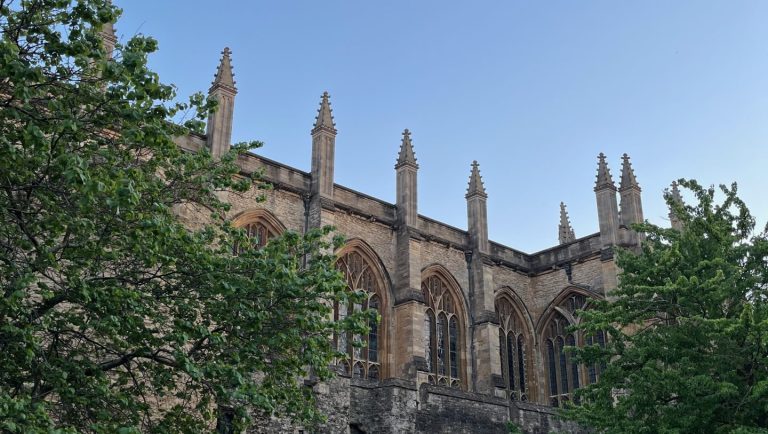 College chapels in progressive Oxford: A surprising remnant?