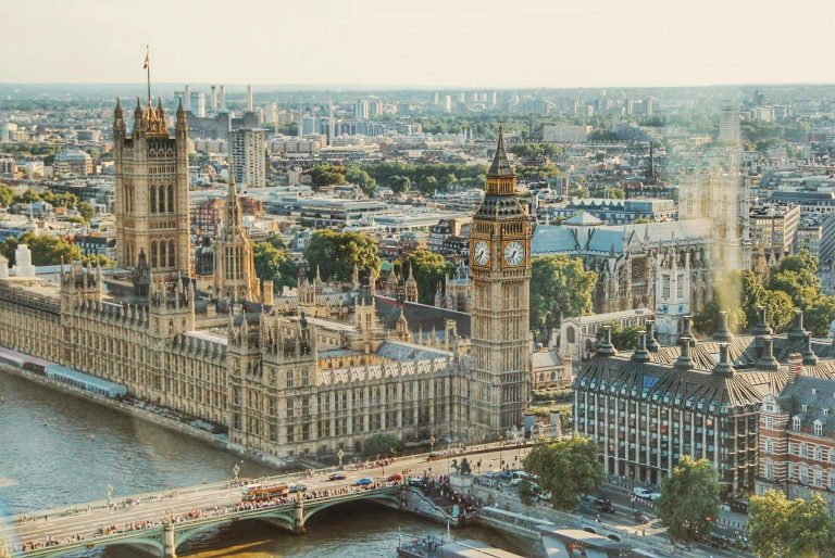 Top Tax Tips for US Expats Living in the UK