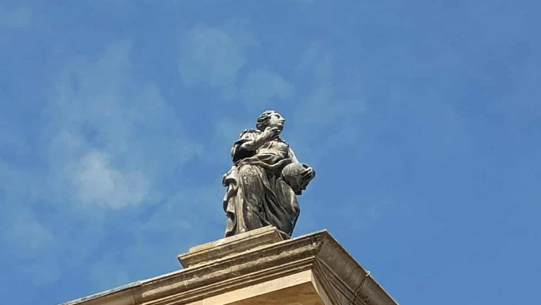 Look up! Statues and gargoyles in Oxford