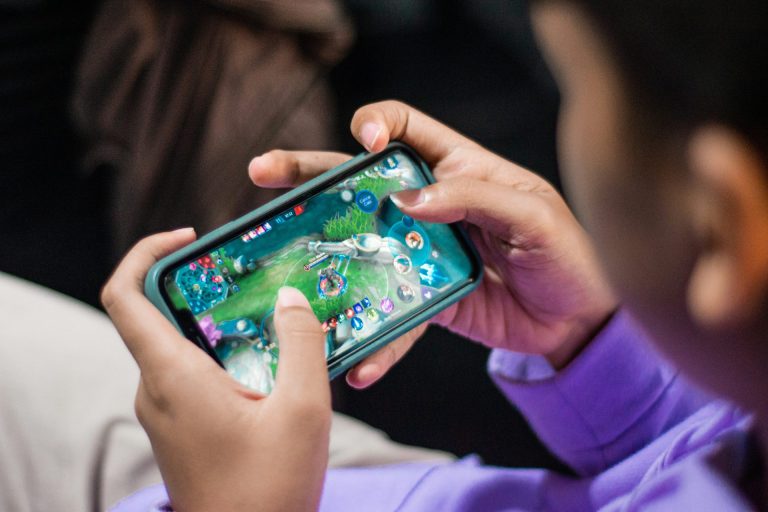 Unlocking Entertainment: How Mobile Gaming Is Changing In-App Spending Habits