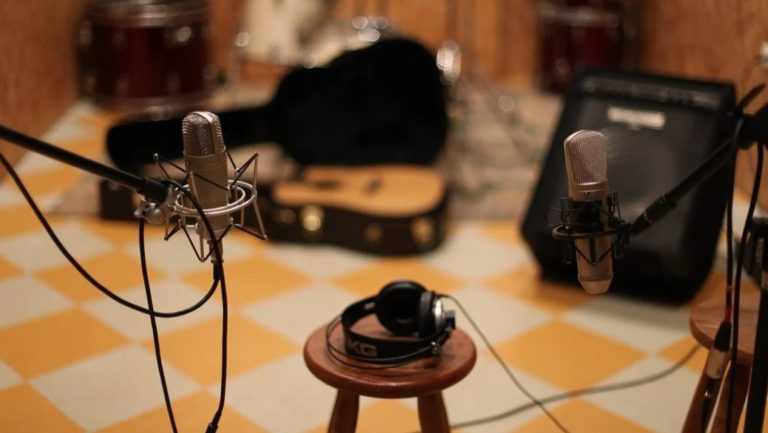 From topping charts to ‘The Traitors’: An ode to Cat Burns