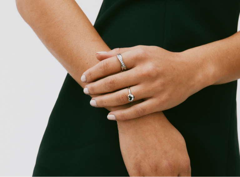 Why Minimalist Jewellery Keeps Winning on Campus